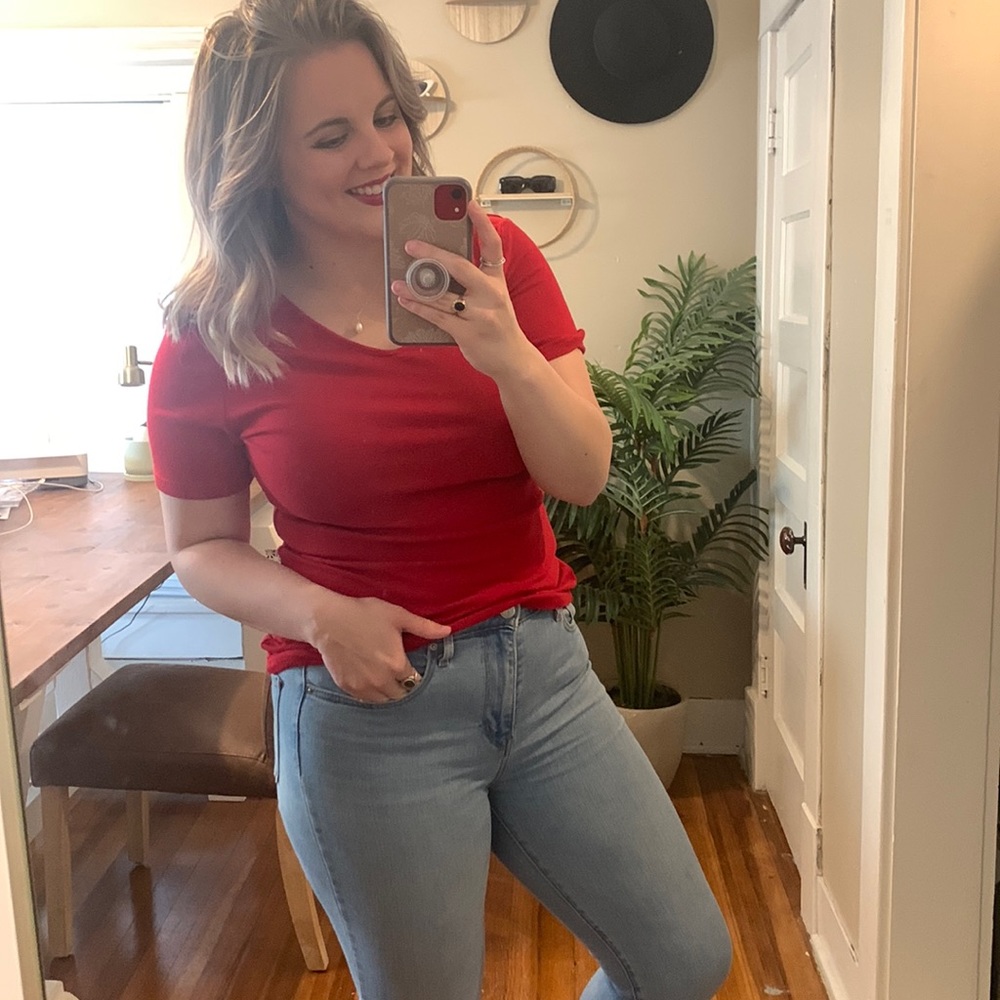 💜 Ribbed Red T-Shirt